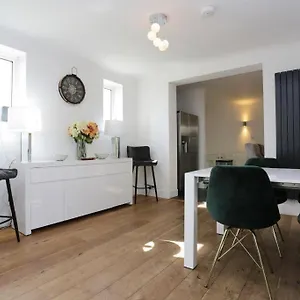 Bournecoast: With Snug-games Room-garden-3114 Bournemouth